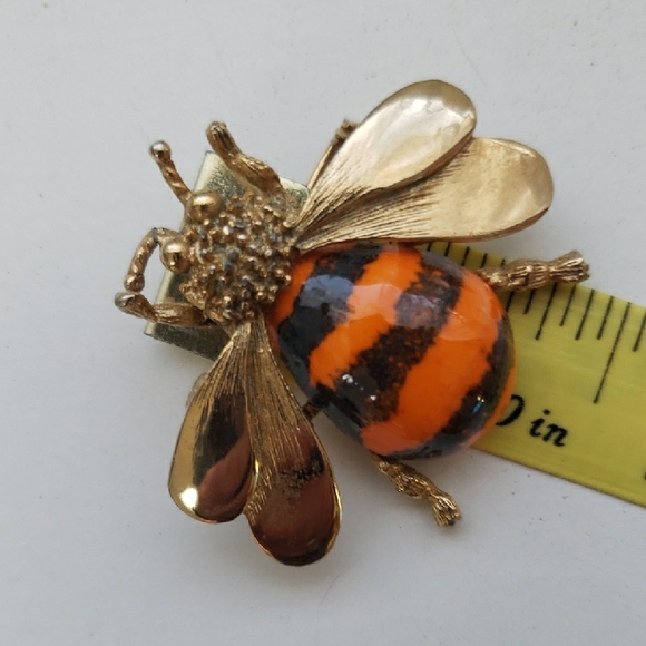 Vintage Bumble Bee Brooch Gold Tone Ceramic Orange Black Enamel 1 1/2 x 1 1/4".  - Picture 10 of 13